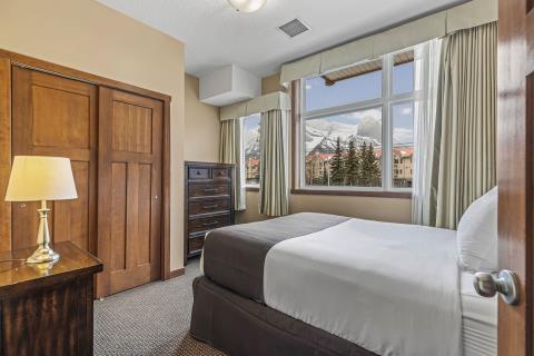 canmore rocky mountain inn premium room